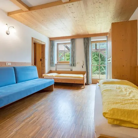 Lindenhof 5 Apartment